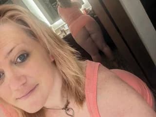 MyThroatWillThankU87 WebCAM 